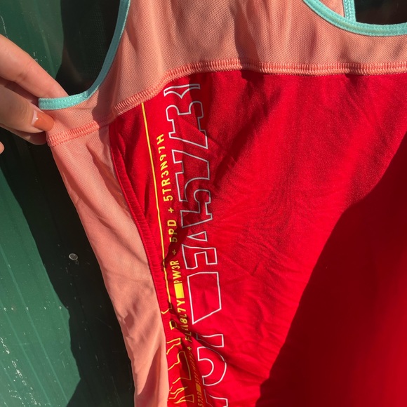 Women’s workout top, muscle top, Reebok brand, like new, medium, athletic shirt - Picture 3 of 4